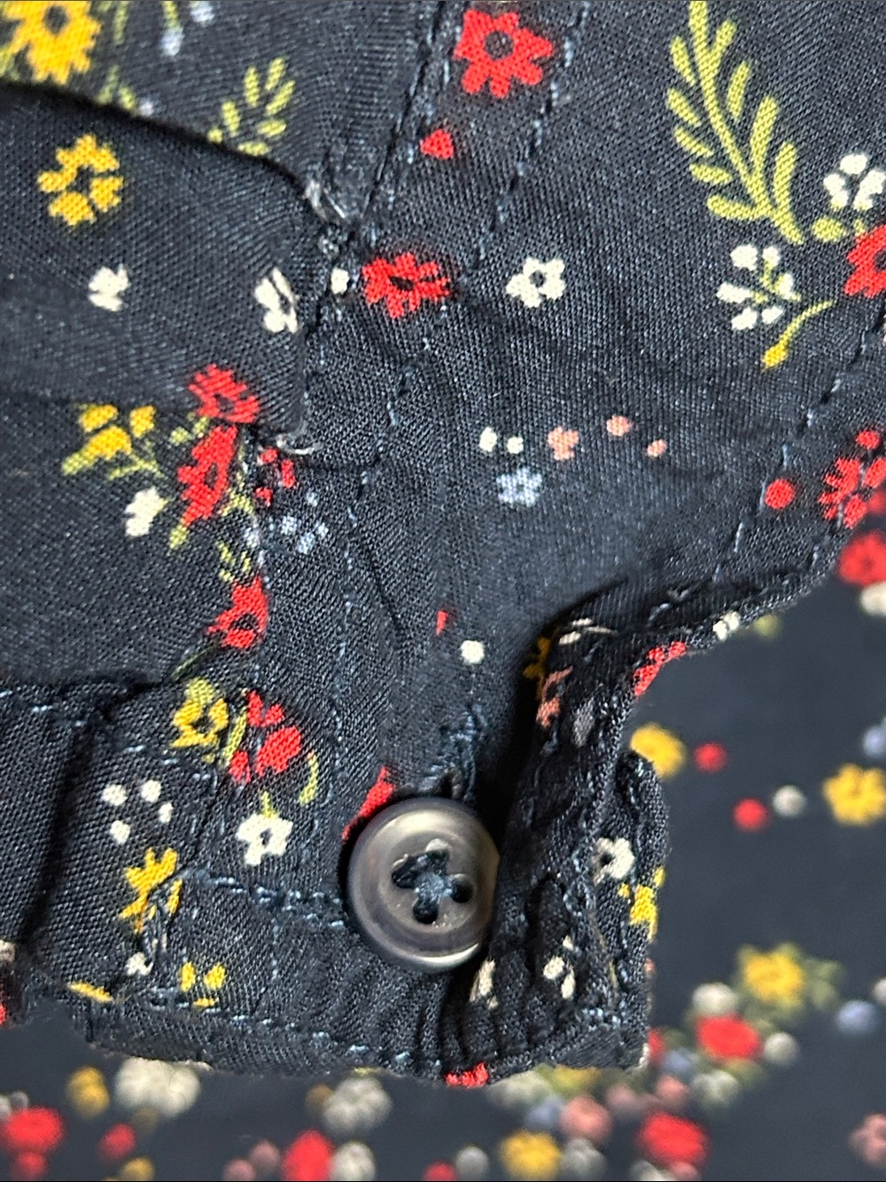 beachlunchlounge Navy Floral Button-Down Shirt Medium - Picture 9 of 11